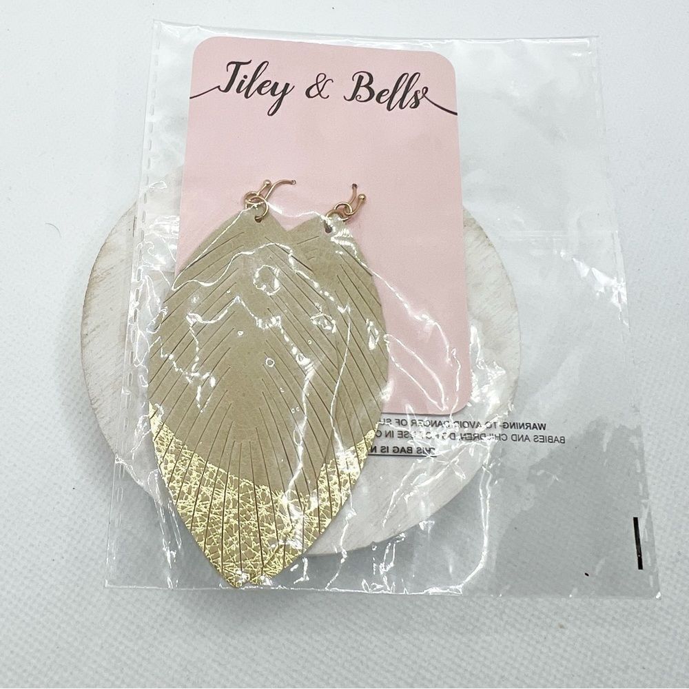 New Tiley and Bells Light Brown Metallic Leaf Dangle Drop Earrings